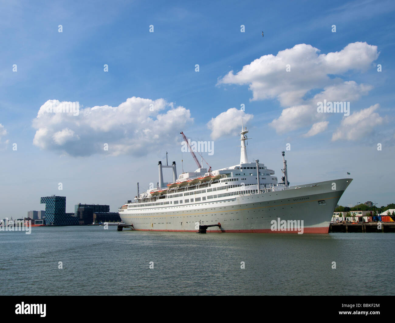 Le SS Rotterdam bateau de croisière classique au centre de Rotterdam, c'est d'être convertie en un centre de congrès. Banque D'Images