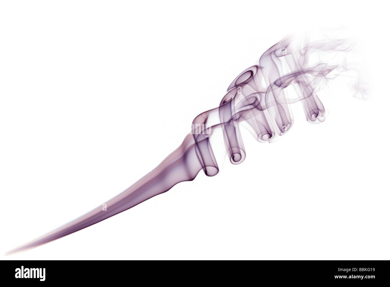 Les boucles de la fumée dégagée par la combustion lente d'un bâton d'encens.volutes de fumée dégagées par la combustion d'un bâton d'encens Banque D'Images