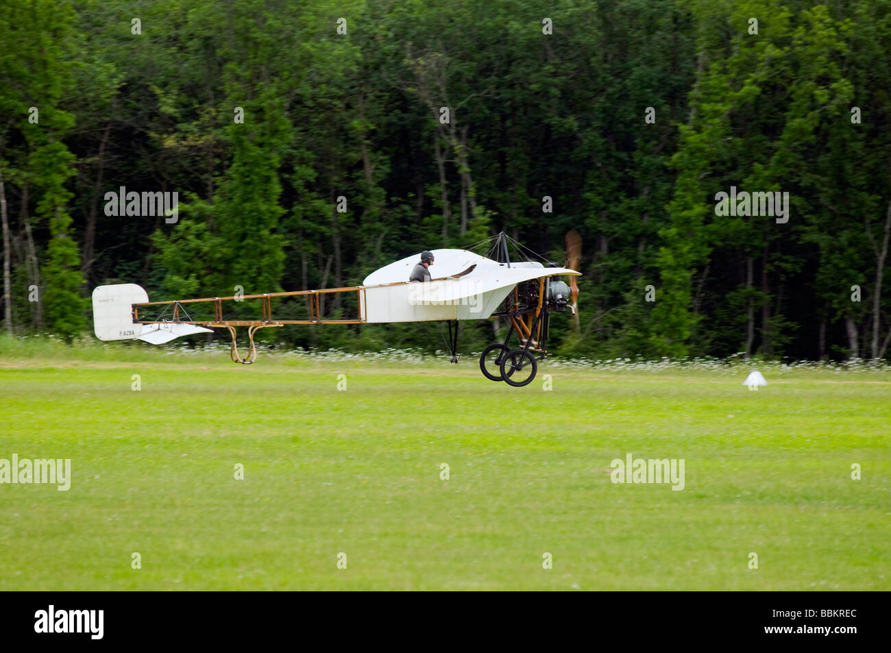 Ferte Alais Blériot XI vintage avion landing Banque D'Images