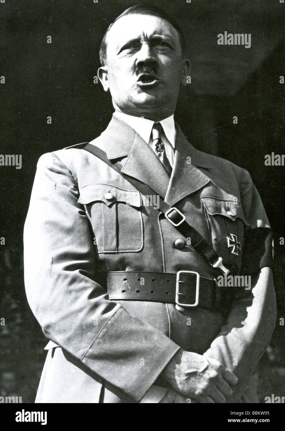 HITLER s'adresse à un rassemblement de la jeunesse de Hitler à Nuremberg en 1934 Banque D'Images