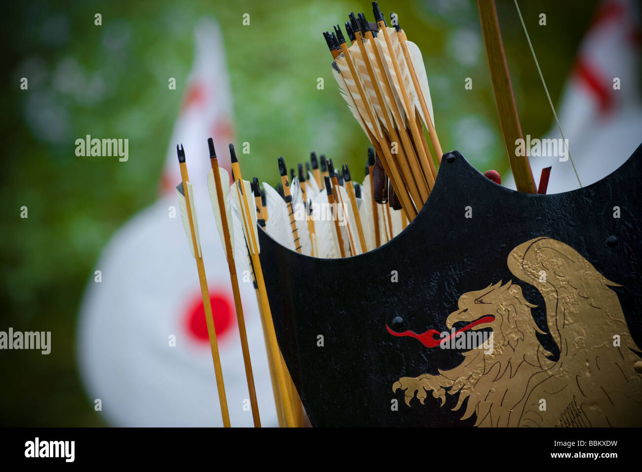 Tir à l'époque médiévale et flèches shield Banque D'Images