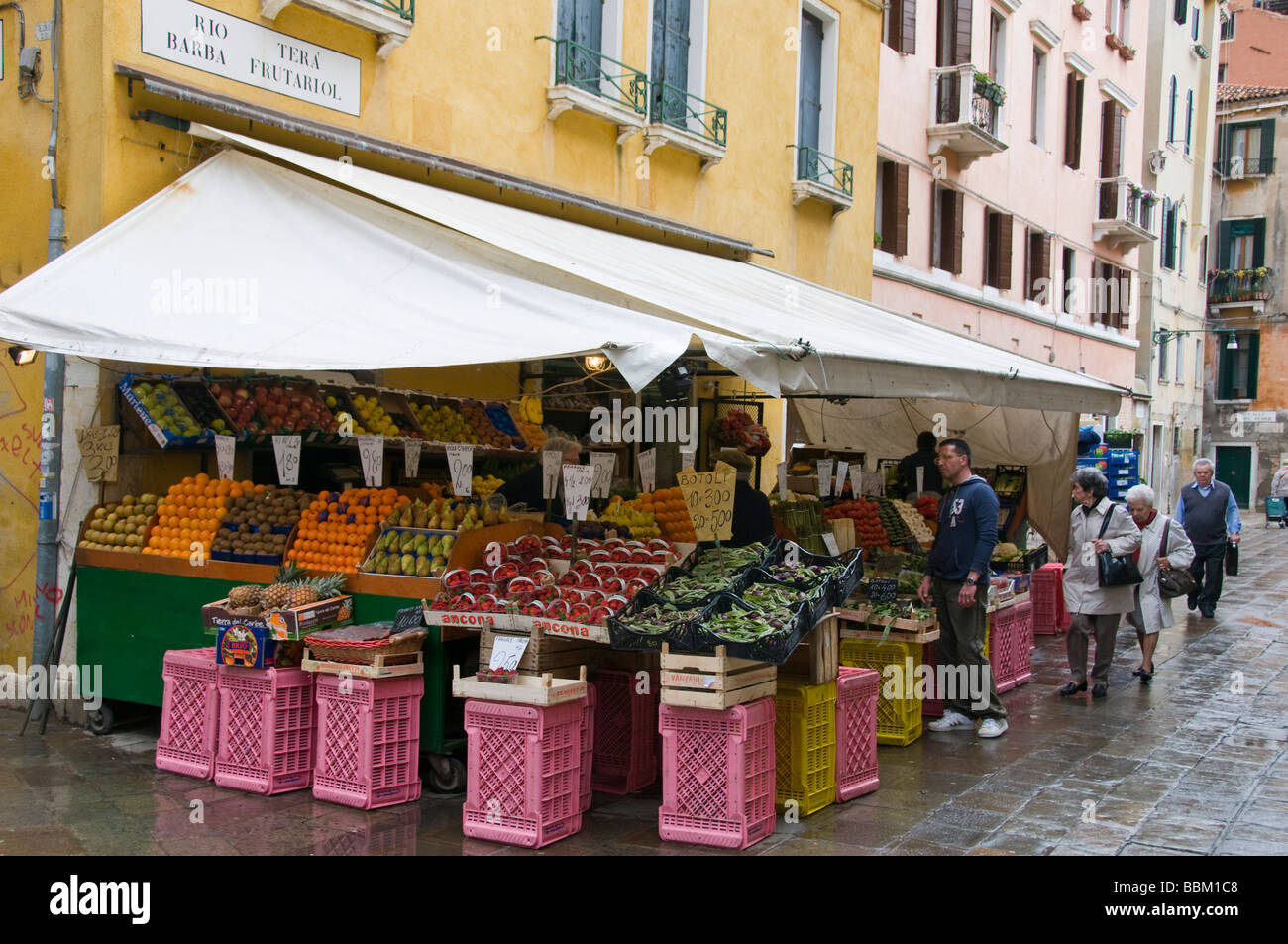 Grocers corner shop Cannaregio Venise Italie Banque D'Images