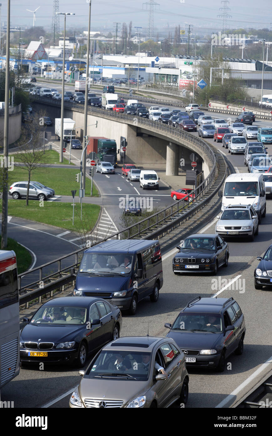 Embouteillage sur la Bundesstrasse 9 autoroute fédérale près de Coblence, Rhénanie-Palatinat, Allemagne, Europe Banque D'Images