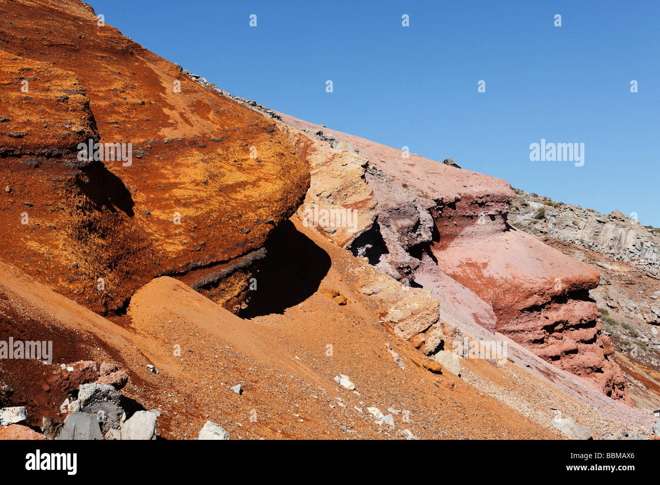 La pierre de lave rouge à la nervure de cratère de la Caldera de Taburiente, La Palma, Canary Islands, Spain Banque D'Images