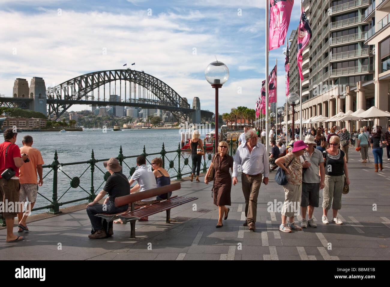 Australie Nouvelle Galles du Sud. Une agréable zone piétonne rue longeant le côté est de Circular Quay Banque D'Images