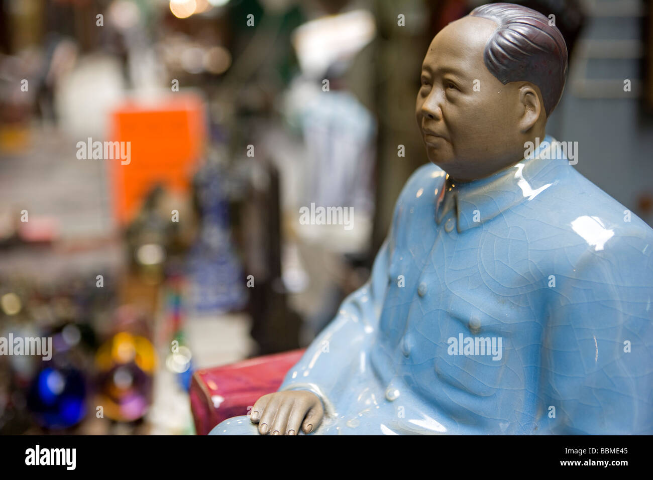 La Chine, Hong Kong. Président chinois Mao de souvenirs à vendre à Hong Kong street market Banque D'Images