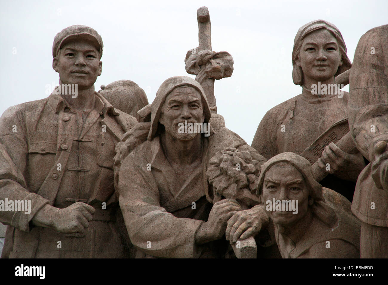 La Chine, Beijing. Monument situé en face du mausolée de Mao sur la Place Tiananmen, à Beijing, Chine. Banque D'Images