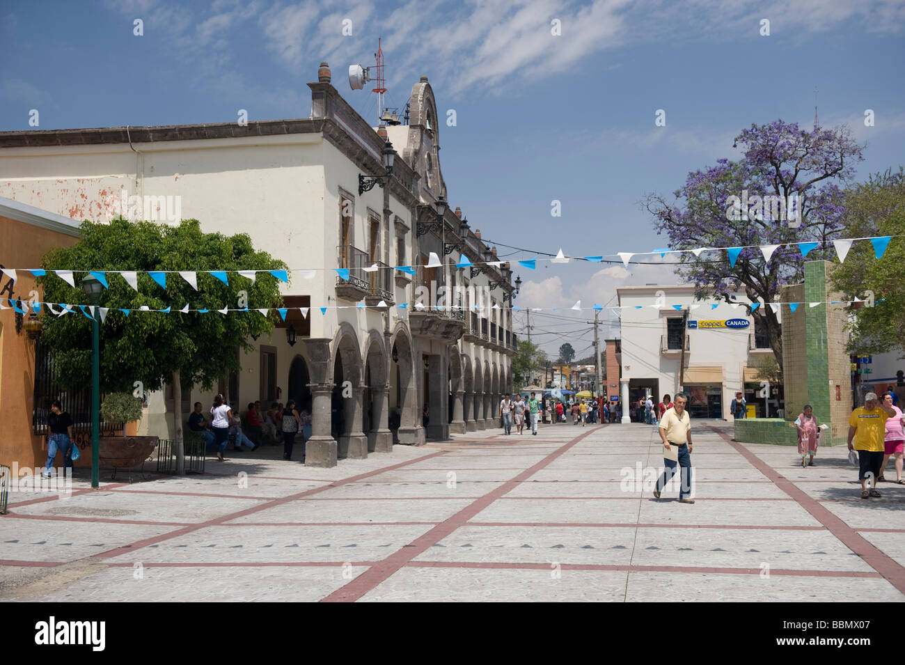 Les murs colorés des magasins, cantinas et maisons de Tonala, Jalisco, Mexique Banque D'Images