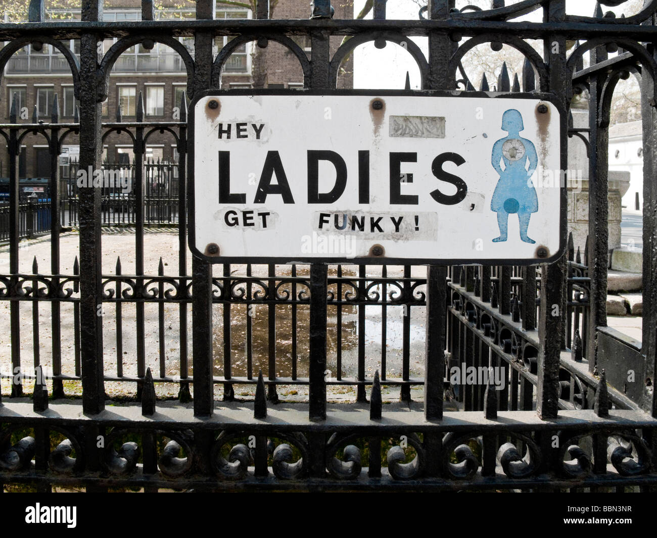 Dégradé Mesdames toilettes signe. Agneaux Conduit Street, Bloomsbury, London, England, UK Banque D'Images
