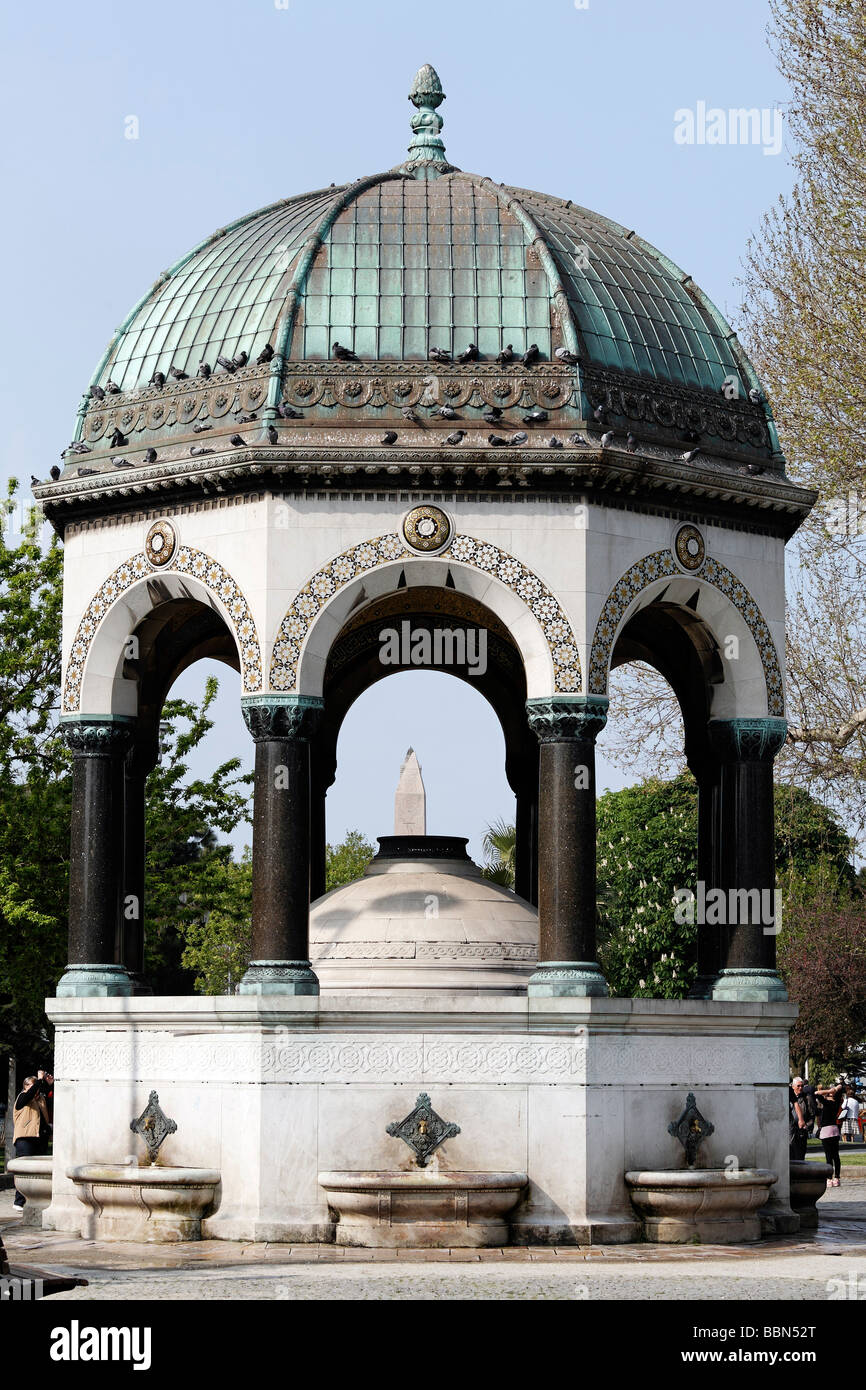 Fontaine dome historique pour commémorer la visite du kaiser Guillaume II, l'Hippodrome, Sultanahmet, Istanbul, Turquie Banque D'Images