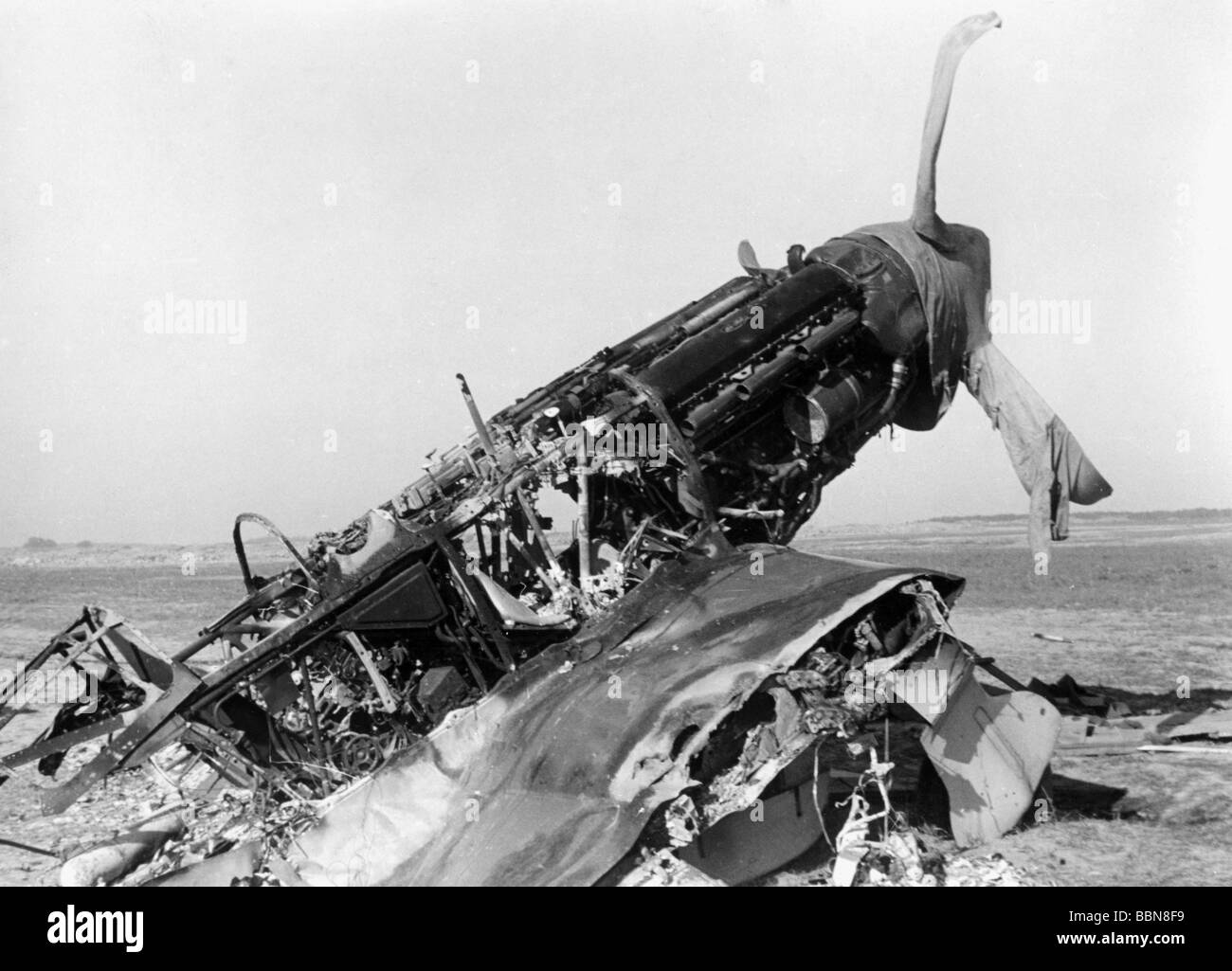 Événements, seconde Guerre mondiale / seconde Guerre mondiale, guerre aérienne, avions, écrasé / endommagé, combattant soviétique Mikyan-Gurévich MIG-1 ou MIG-3, détruit par un raid aérien allemand, été 1941, Banque D'Images