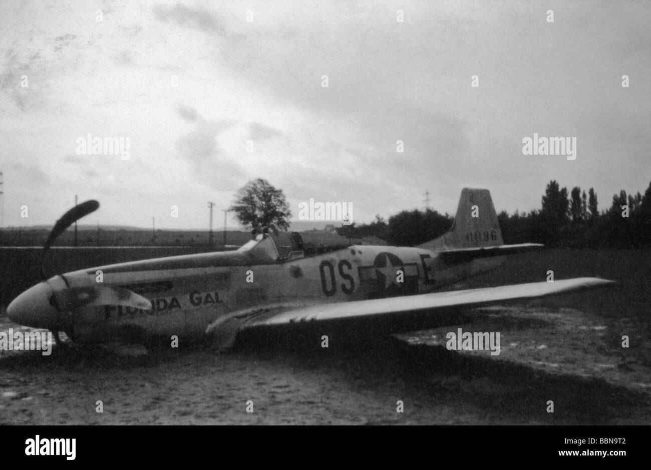 Événements, seconde Guerre mondiale / seconde Guerre mondiale, guerre aérienne, avion, écrasé / endommagé, atterrissage forcé avion de chasse américain Amérique du Nord P-51 D Mustang, 1944 / 1945, Banque D'Images