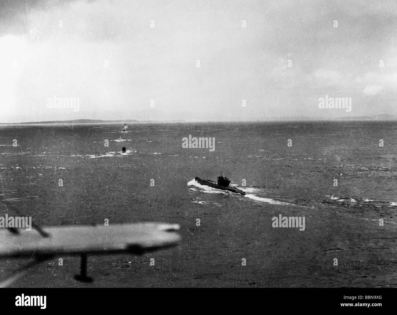 Événements, seconde Guerre mondiale / seconde Guerre mondiale, guerre navale, sous-marins allemands naviguant dans la ligne de la base navale britannique à Scala Flow pour se rendre, mai 1945, Banque D'Images