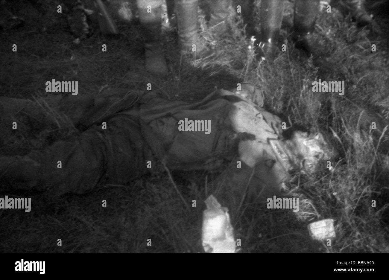 Événements, seconde Guerre mondiale / seconde Guerre mondiale, Russie, soldats tombés / corps morts, aviateur soviétique tombé, Dukhovshchina près de Smolensk, Russie, 26.7.1941, Banque D'Images