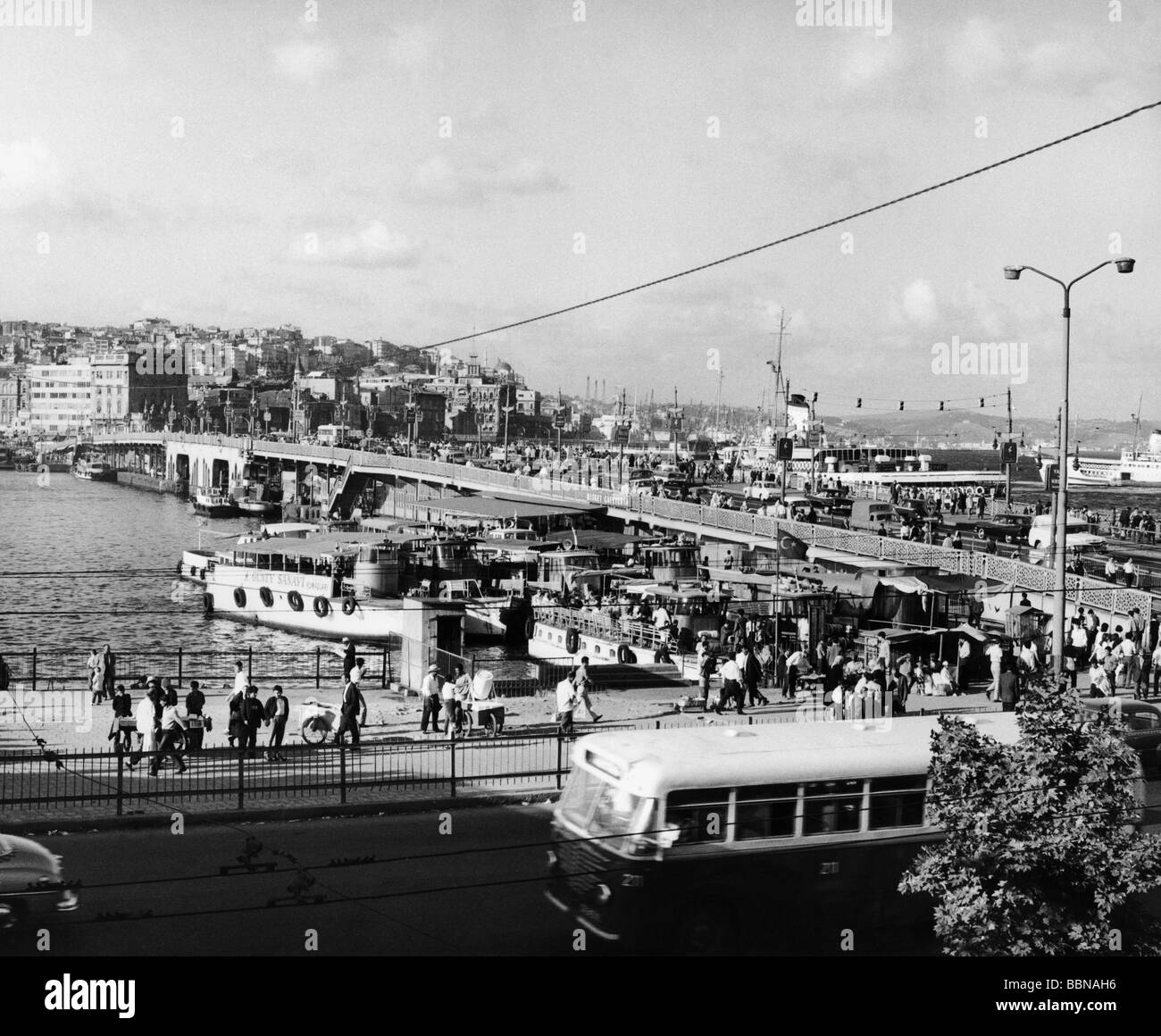 Géographie / voyages, Turquie, Istanbul, vues sur la ville / paysages urbains, Pont de Galata et Bosphore, années 60, Banque D'Images