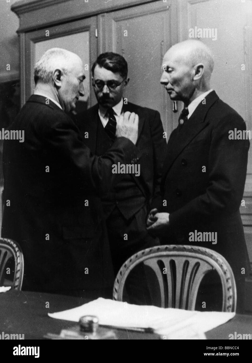 Événements, seconde Guerre mondiale / seconde Guerre mondiale, politique, France, amiral François Darlan après avoir visité Hitler le 11.5.1941, Banque D'Images