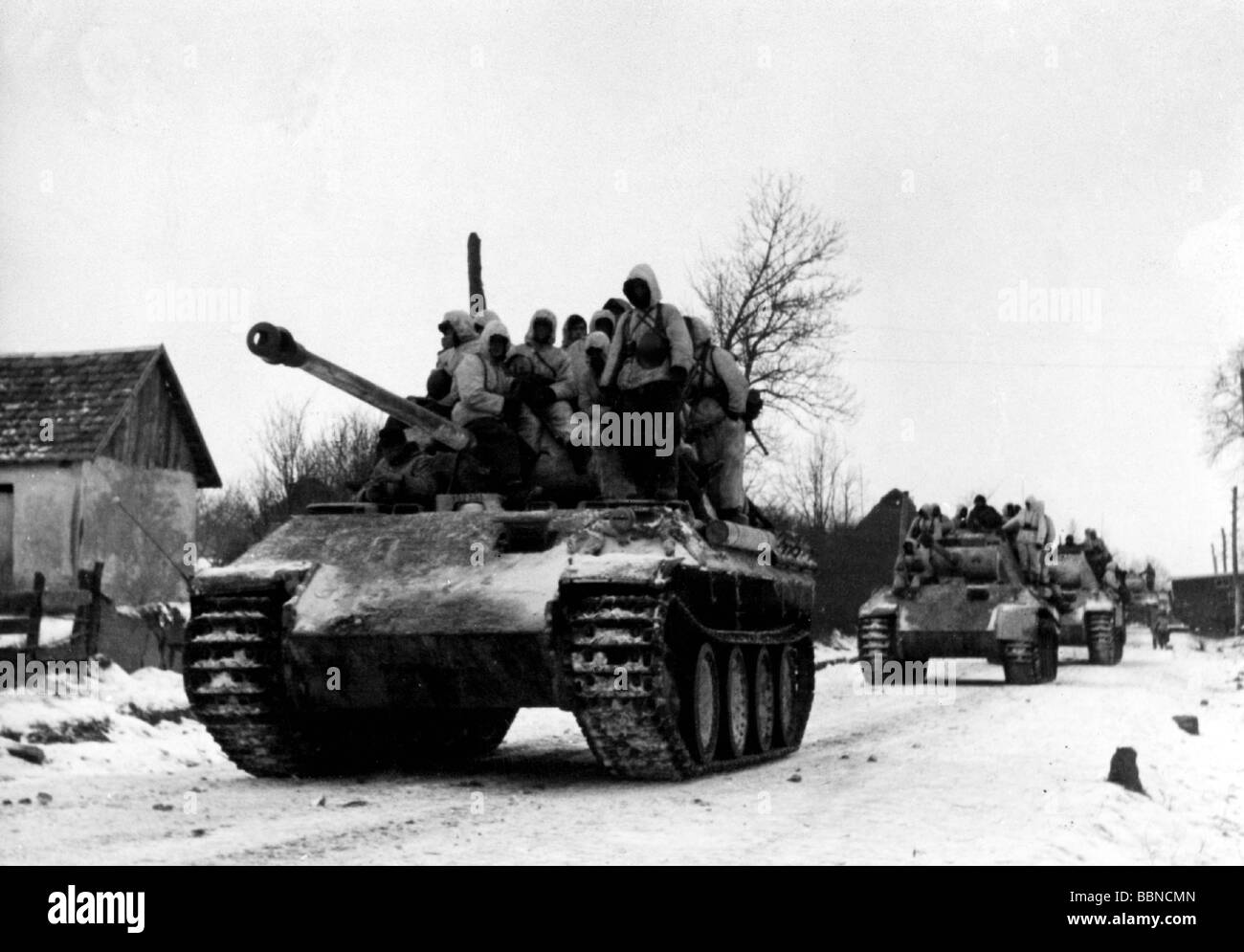 Événements, seconde Guerre mondiale / seconde Guerre mondiale, Russie 1944 / 1945, chars allemands 'Panther' avec l'infanterie montée sur le chemin d'une contre-attaque, Petchara à la rivière Bug, 13.1.1944, Banque D'Images