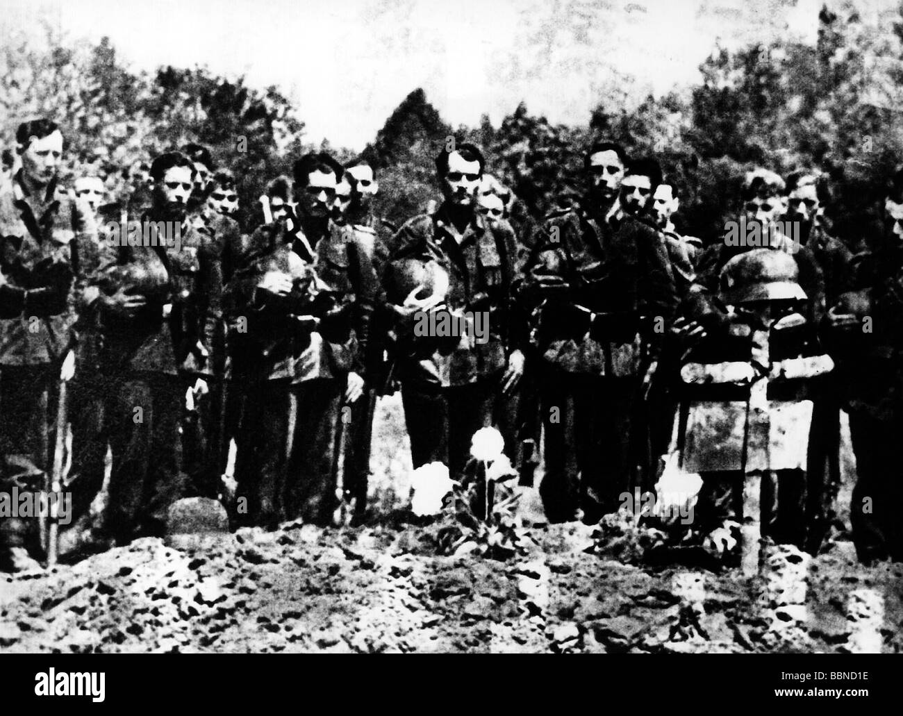 Événements, seconde Guerre mondiale / seconde Guerre mondiale, Wehrmacht allemand, soldats à la tombe d'une camarade tombée, vers 1940, Banque D'Images