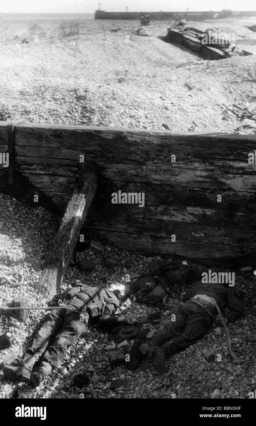Événements, deuxième Guerre mondiale / seconde Guerre mondiale, France, Dieppe, 19.8.1942, soldats canadiens morts à la plage, Banque D'Images
