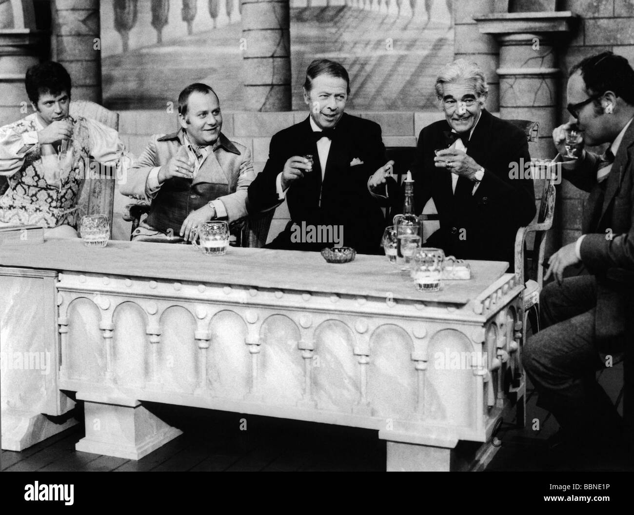 Série télé, "Romeo und Julia mit Blasmusik', DEU 1970, scène avec : Alex Weishappel, Mogens von Georges Leroux, Eduard Linkers, Rolf Wanka, Werner Kreindl, Permissions-Neccessary-tiers Banque D'Images
