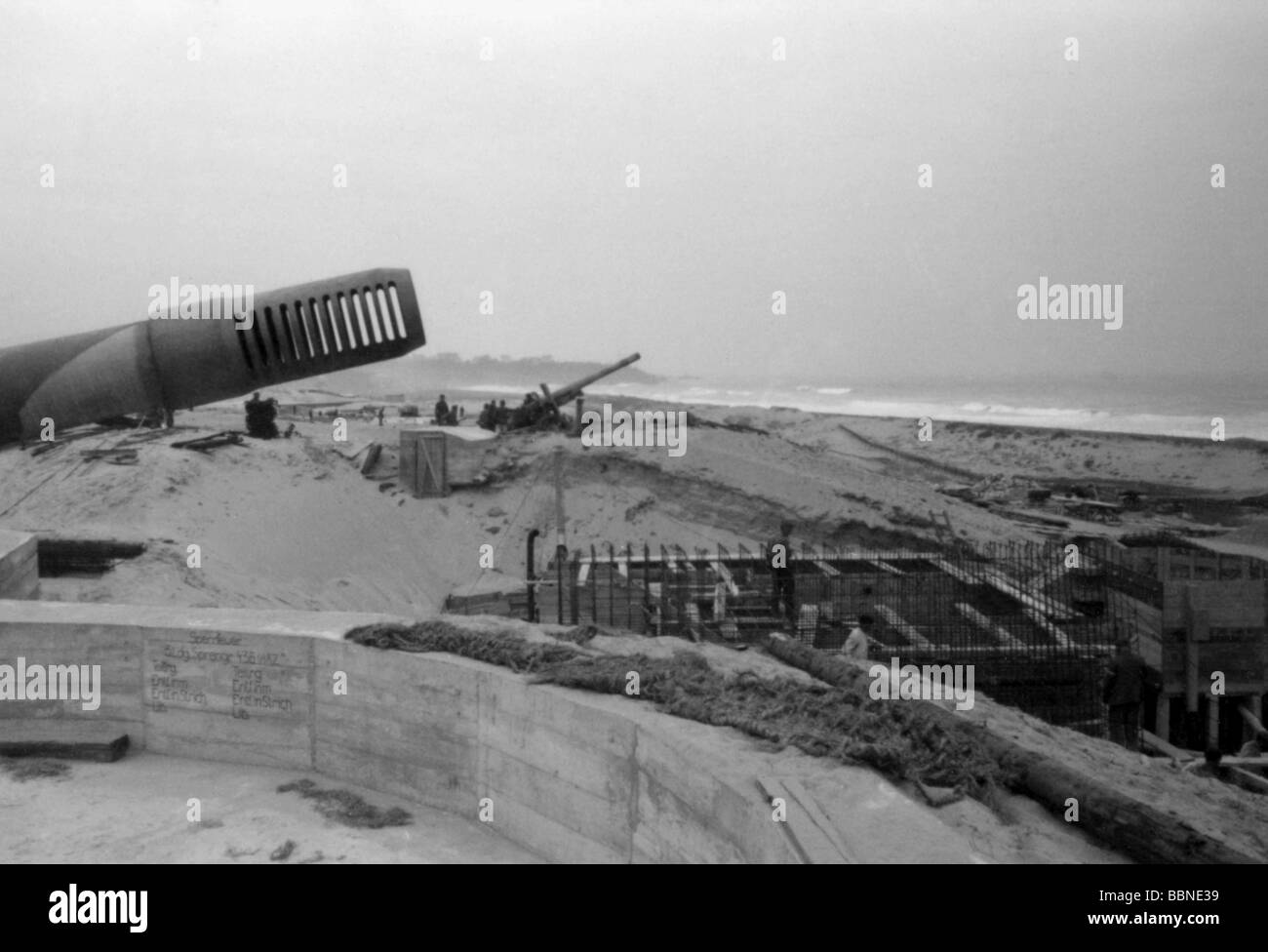 Événements, seconde Guerre mondiale / seconde Guerre mondiale, France, mur de l'Atlantique, construction de bunkers sur la côte près de Biarritz, 28.4.1943, Banque D'Images