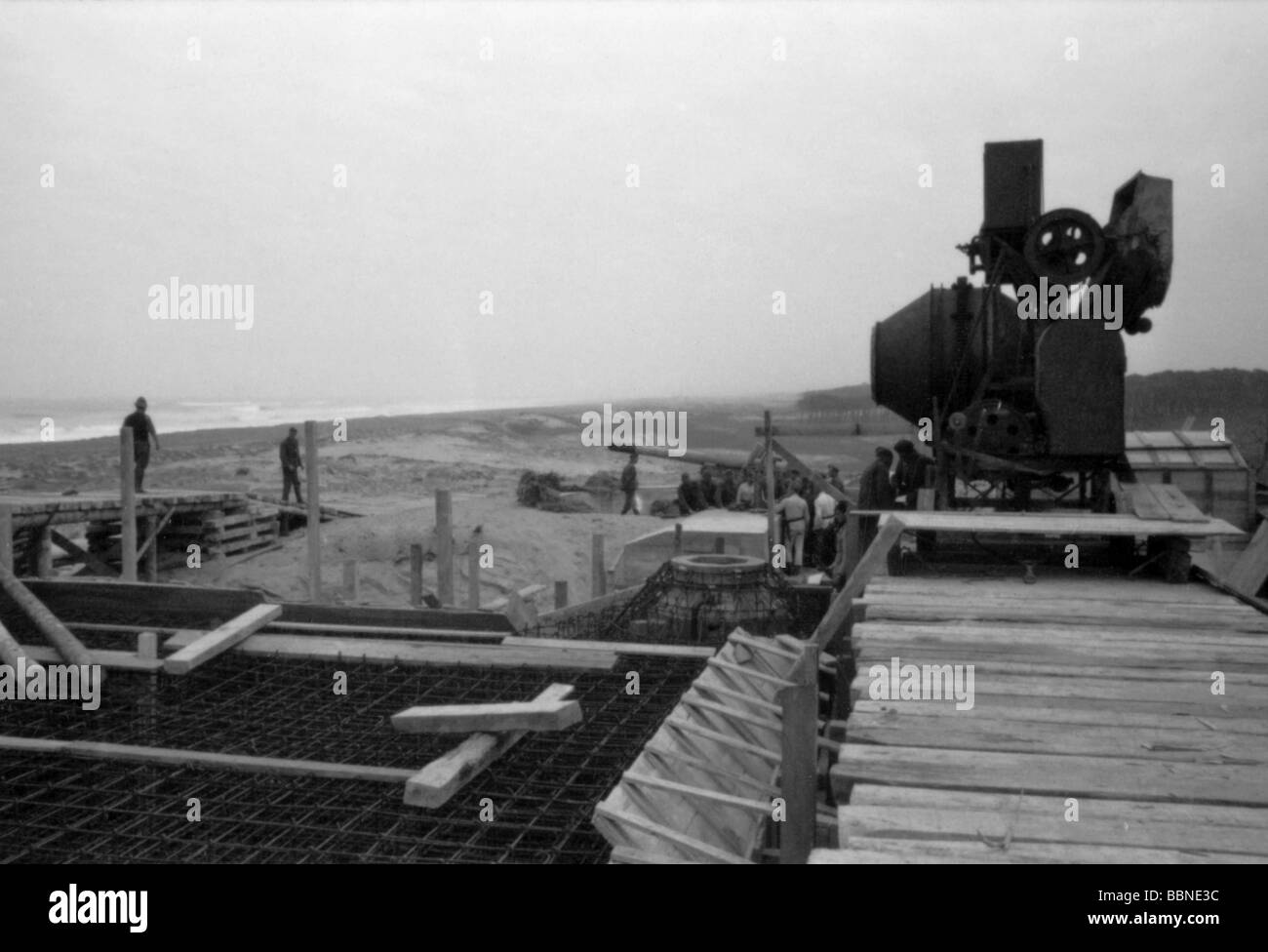 Événements, seconde Guerre mondiale / seconde Guerre mondiale, France, mur de l'Atlantique, construction de bunkers sur la côte près de Biarritz, 28.4.1943, Banque D'Images