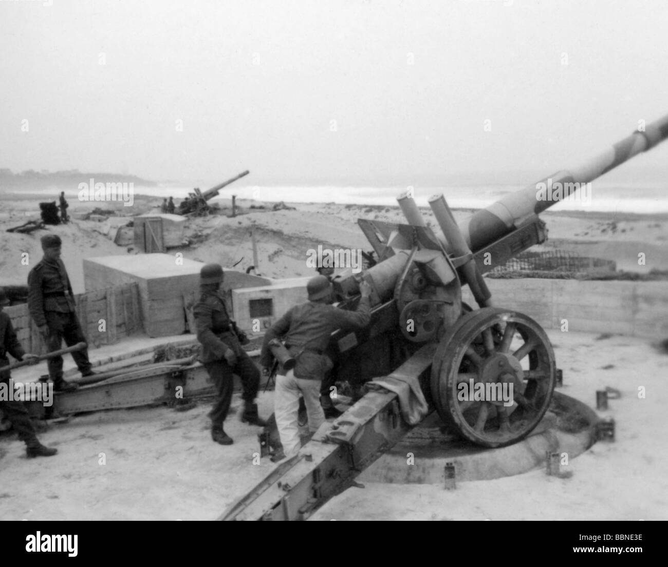 Événements, seconde Guerre mondiale / seconde Guerre mondiale, France, mur de l'Atlantique, placement d'armes allemandes sur la côte ouest française près de Biarritz, 28.4.1943, Banque D'Images