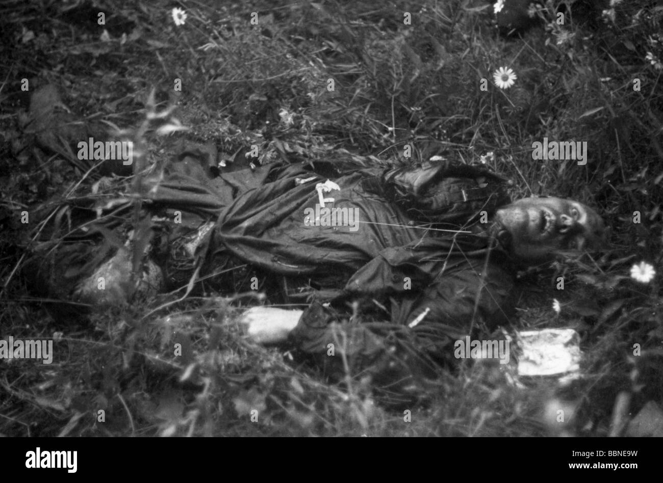 Événements, seconde Guerre mondiale / seconde Guerre mondiale, Russie, soldats tombés / corps morts, aviateur soviétique, tué au combat étroit, Dukhovshchina près de Smolensk, Russie, 26.7.1941, Banque D'Images