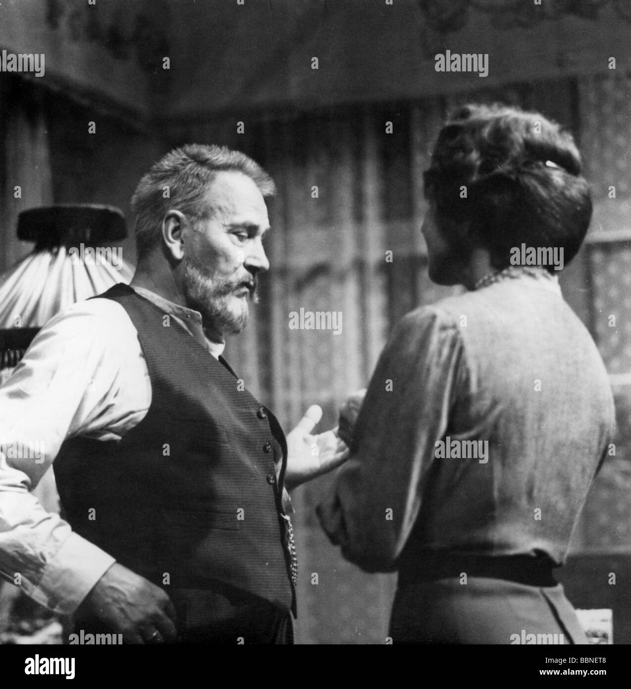 « Munich film République soviétique" (Die Münchner Räterepublik), DEU 1971, l'épisode 1 'Kurt Eisner - entre la démocratie et la dictature", directeur : Hellmuth Ashley, scène avec : Kurt Eisner (Charles Regnier), Renate Grosser, Permissions-Neccessary-tiers Banque D'Images