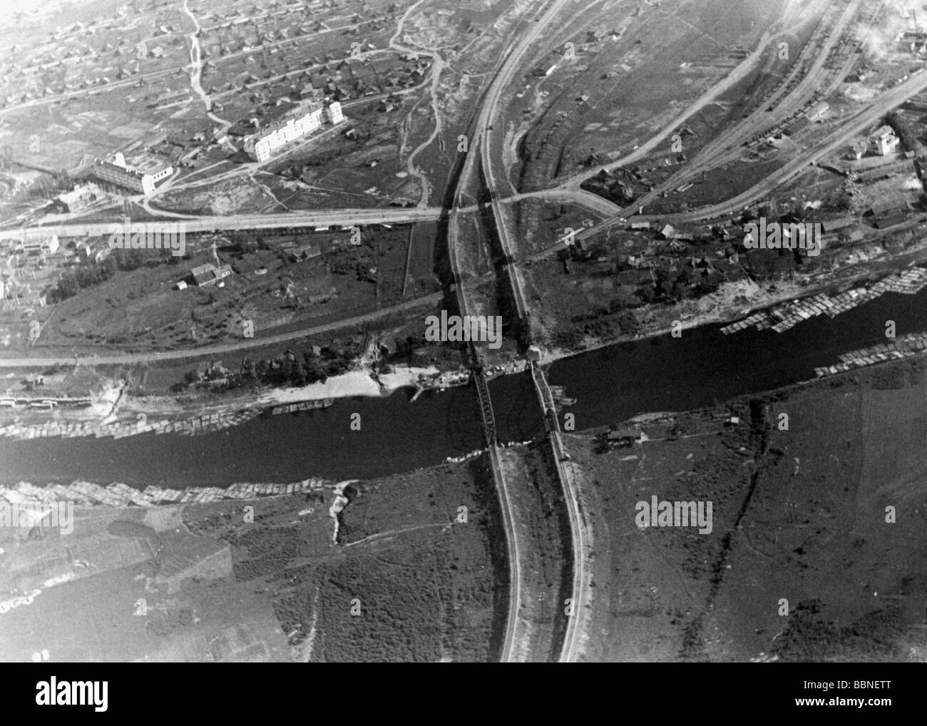 Événements, seconde Guerre mondiale / seconde Guerre mondiale, Russie, guerre aérienne, photographie aérienne d'un pont ferroviaire détruit, front oriental, vers 1942, Banque D'Images