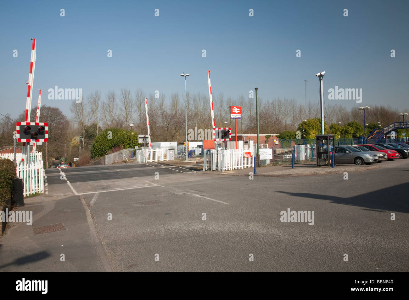 La gare de Hungerford et le passage à niveau, Berkshire, Royaume-Uni Banque D'Images