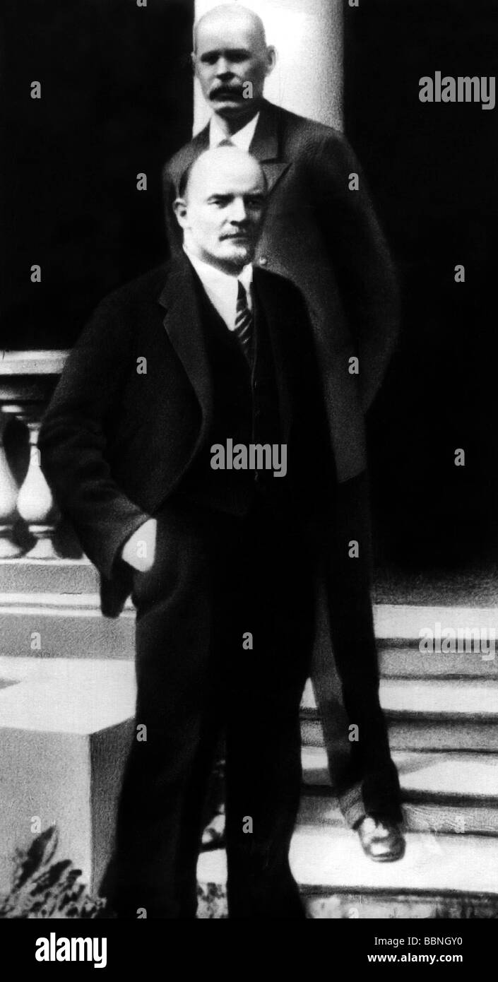 Lénine (Vladimir Ilyich Ulyanov), 22.4.1870 - 21.1.1924, politicien russe, demi-longueur, lors du Congrès Comintern, Moscou, 1921, avec Maxim Gorky, Banque D'Images