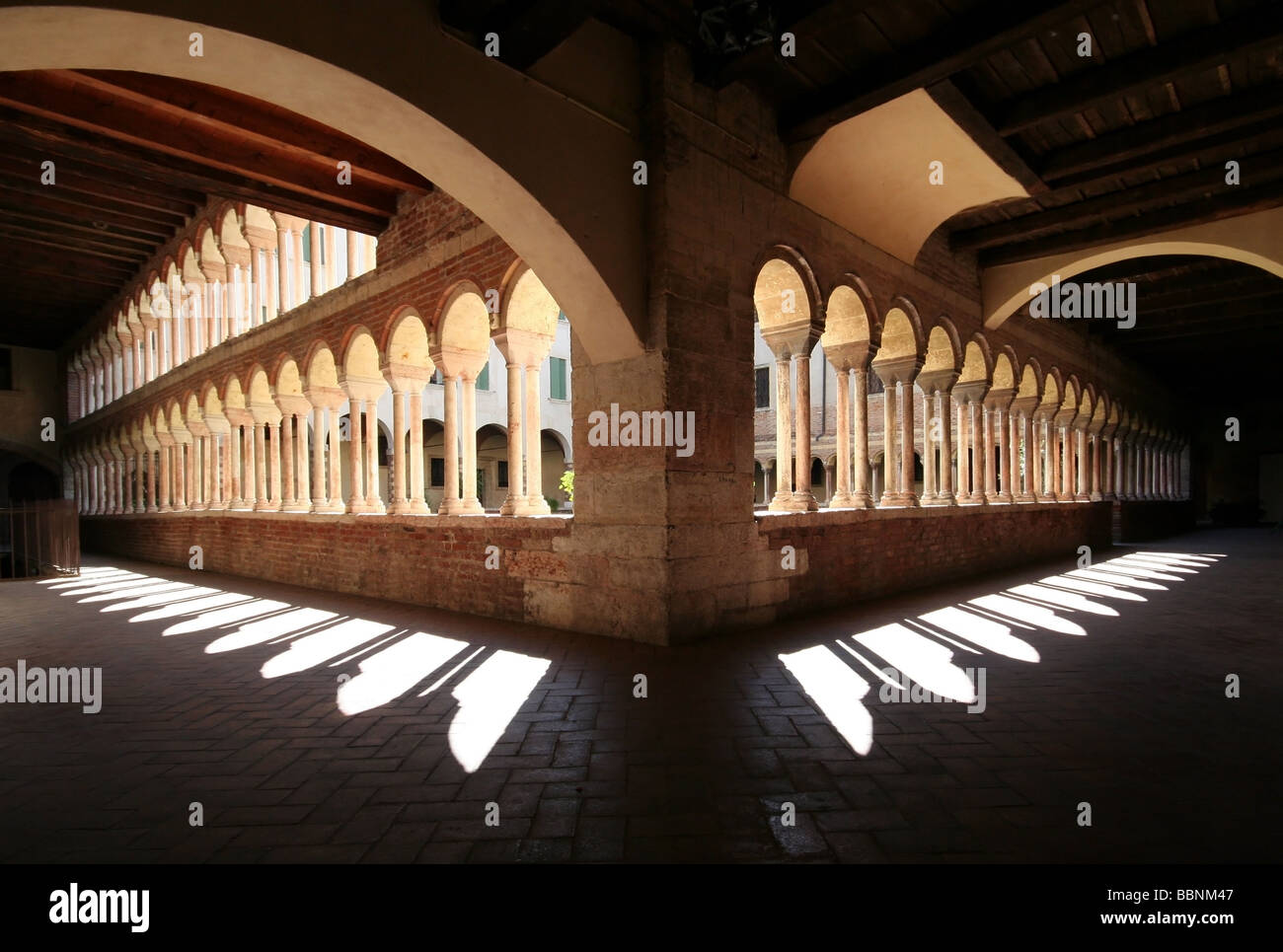 Géographie / voyages, Italie, Vénétie, Vérone, cloître de la cathédrale, le Additional-Rights Clearance-Info-coat,-Not-Available Banque D'Images