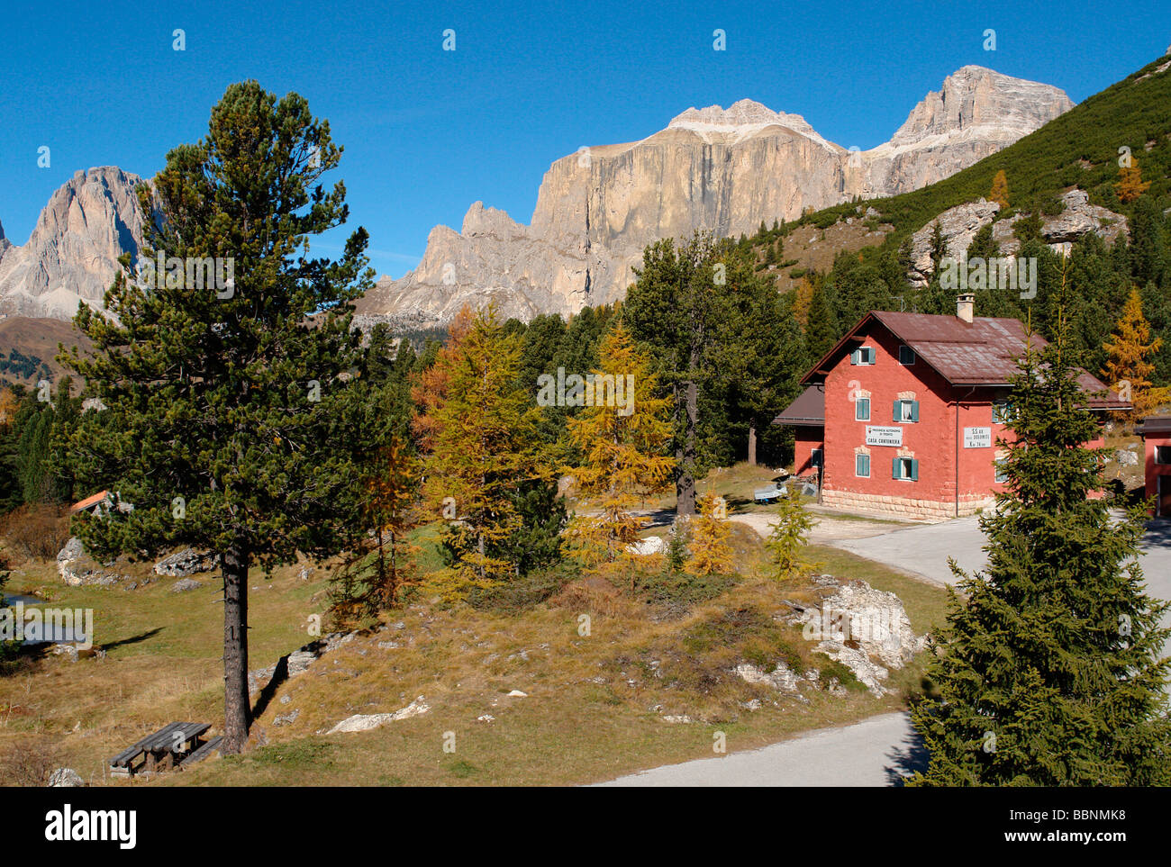 Géographie / voyages, Italie, Trentino - Alto Adige, Passo Sella : Paysage avec une partie du Sassolungo Langkofel (Groupe) Additional-Rights Clearance-Info,--Not-Available Banque D'Images