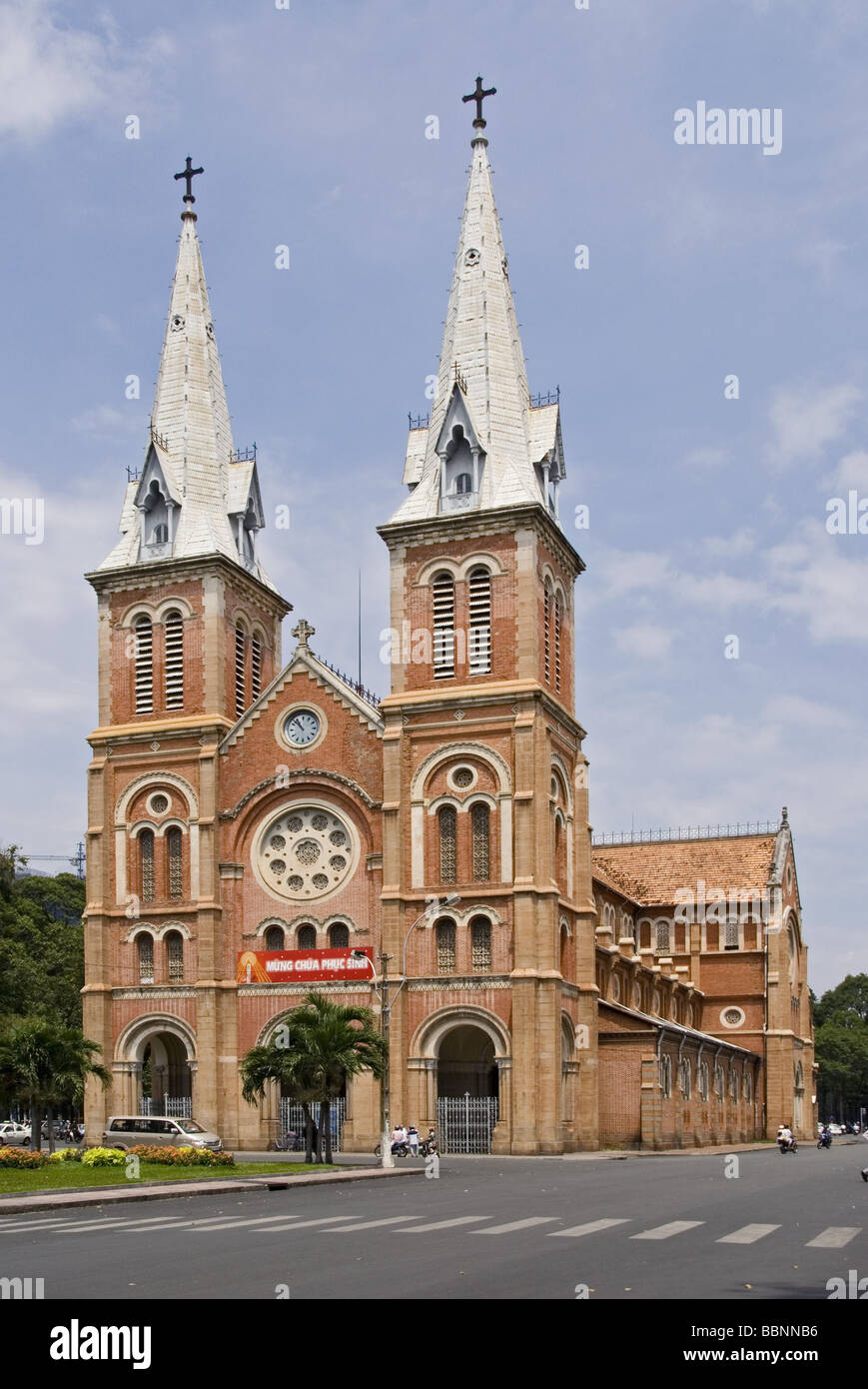 Géographie / voyage, Vietnam, Ho Chi Minh, la cathédrale de Notre-Dame, construit : 1877 - 1880 (vue extérieure, Additional-Rights Clearance-Info-Not-Available- Banque D'Images