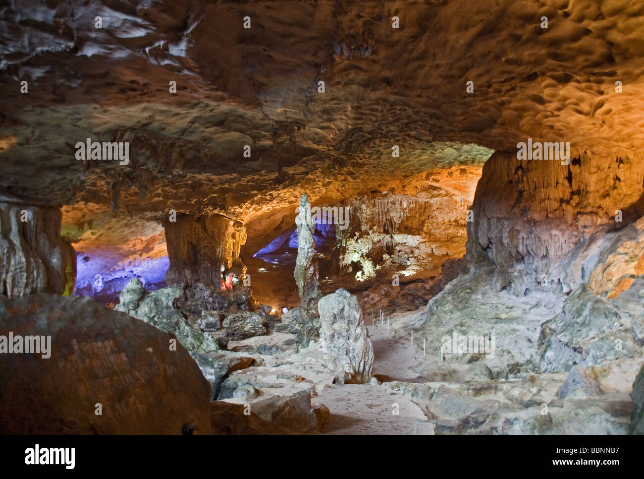 Géographie / voyage, Vietnam, Halong Bay, Isle, 'Hang Thien Cung" Additional-Rights Clearance-Info-grotte,-Not-Available Banque D'Images