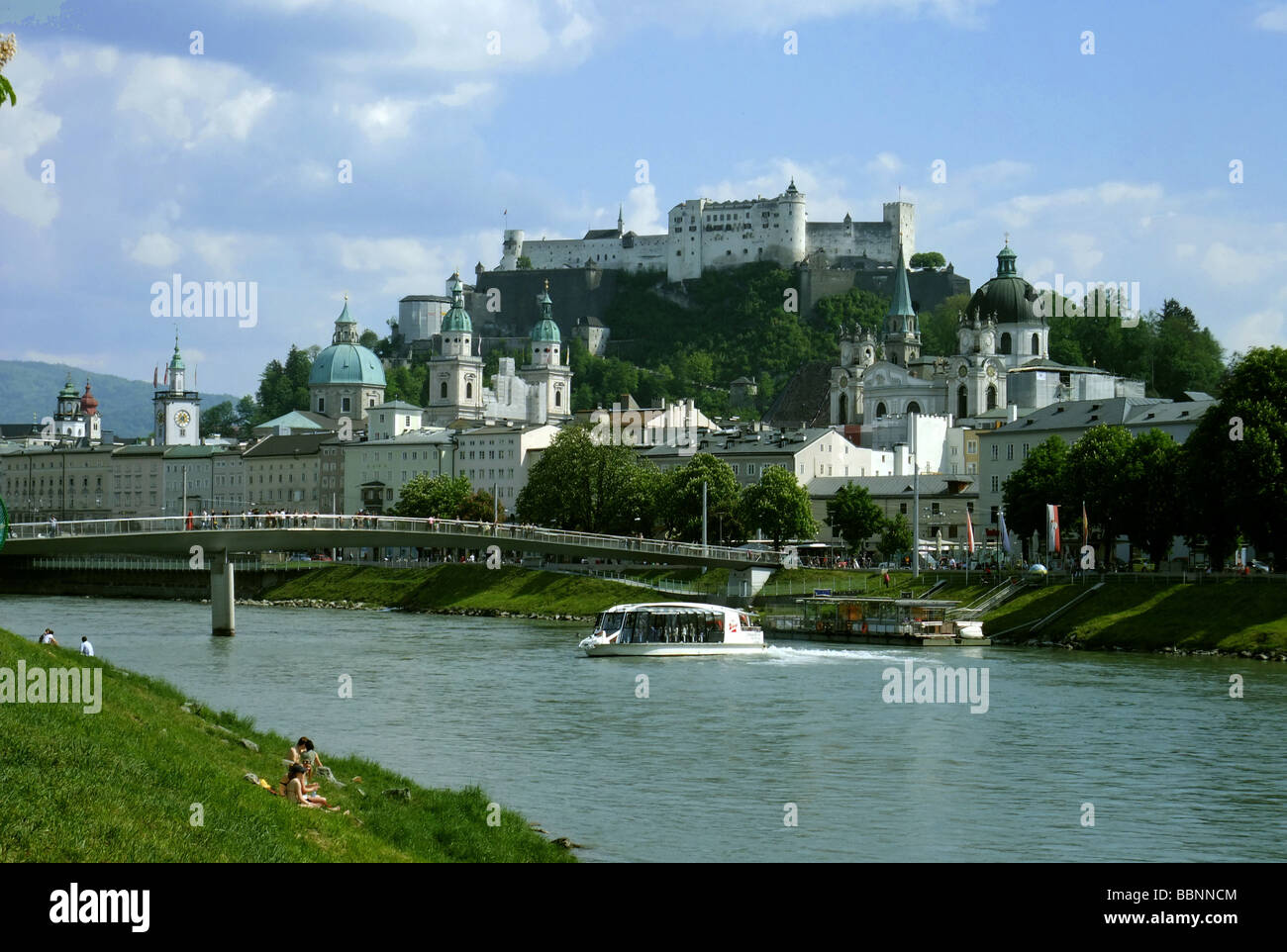 Géographie / voyage, Autriche, Salzbourg, Salzach, Makartsteg, Festung Hohensalzburg, Additional-Rights Clearance-Info-Not-Available- Banque D'Images