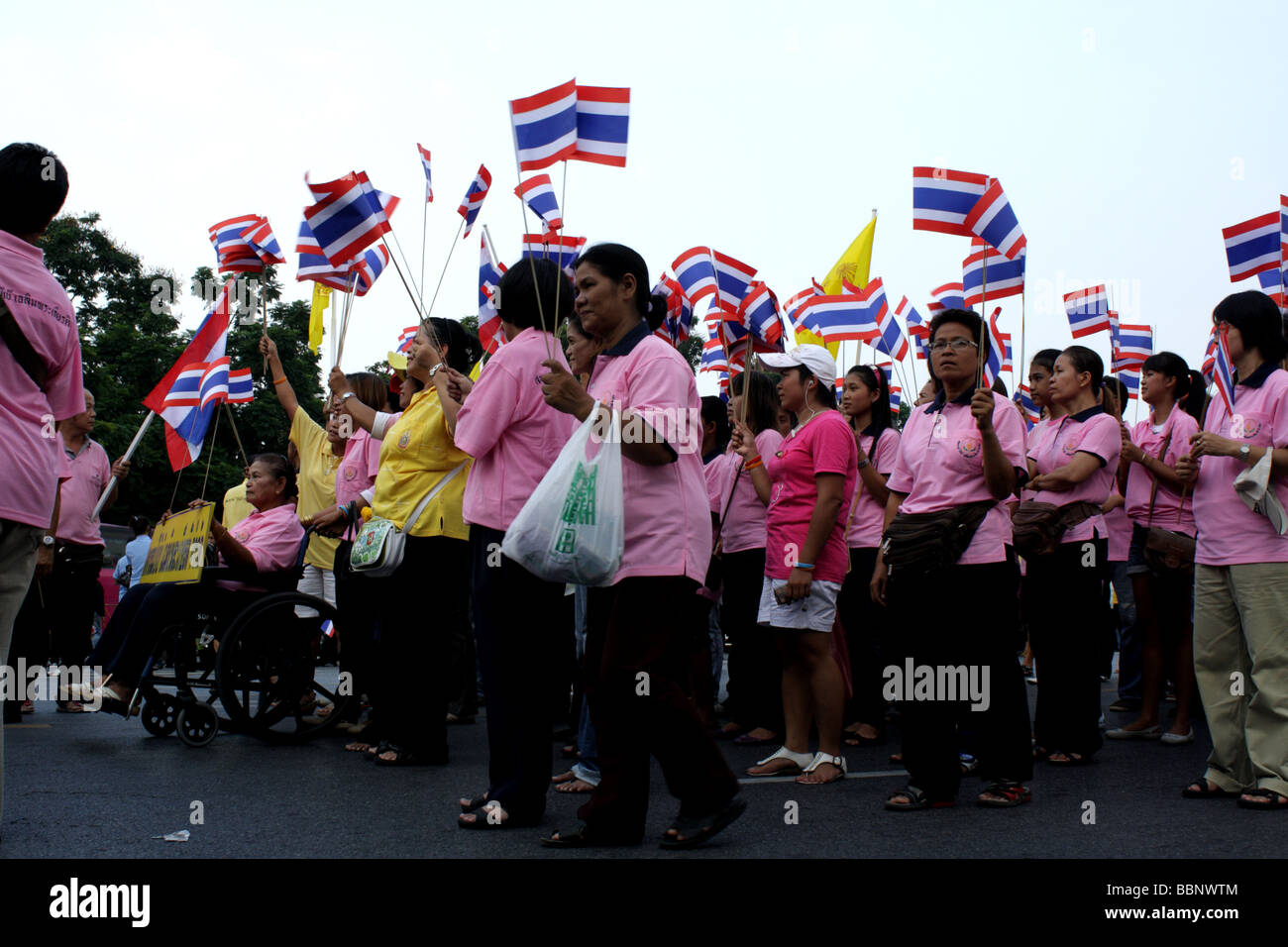 Les thaïlandais à célébrer 60 années couronnement du roi Bhumibol Adulyadej , Bangkok , Thaïlande Banque D'Images