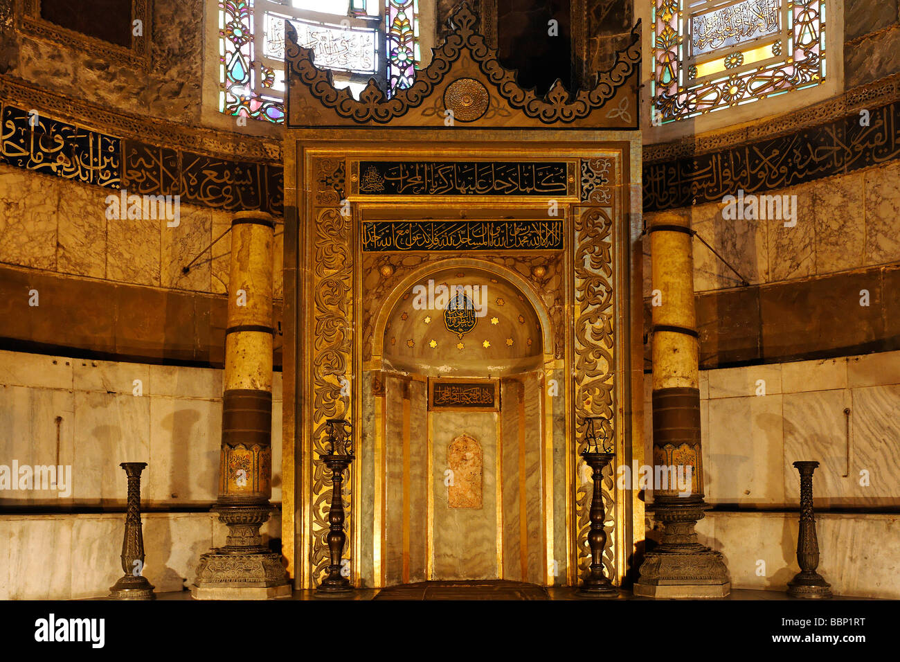 La prière musulmane niche, magnifiquement décorée, de la Basilique Sainte Sophie, Aya Sofya, Sultanahmet, Istanbul, Turquie Banque D'Images