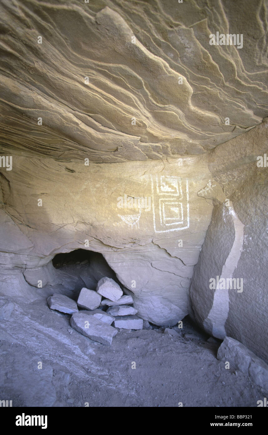 Grotte de pétroglyphes Anasazi avec à Cajon site dans Hovenweep National Monument Utah USA Banque D'Images