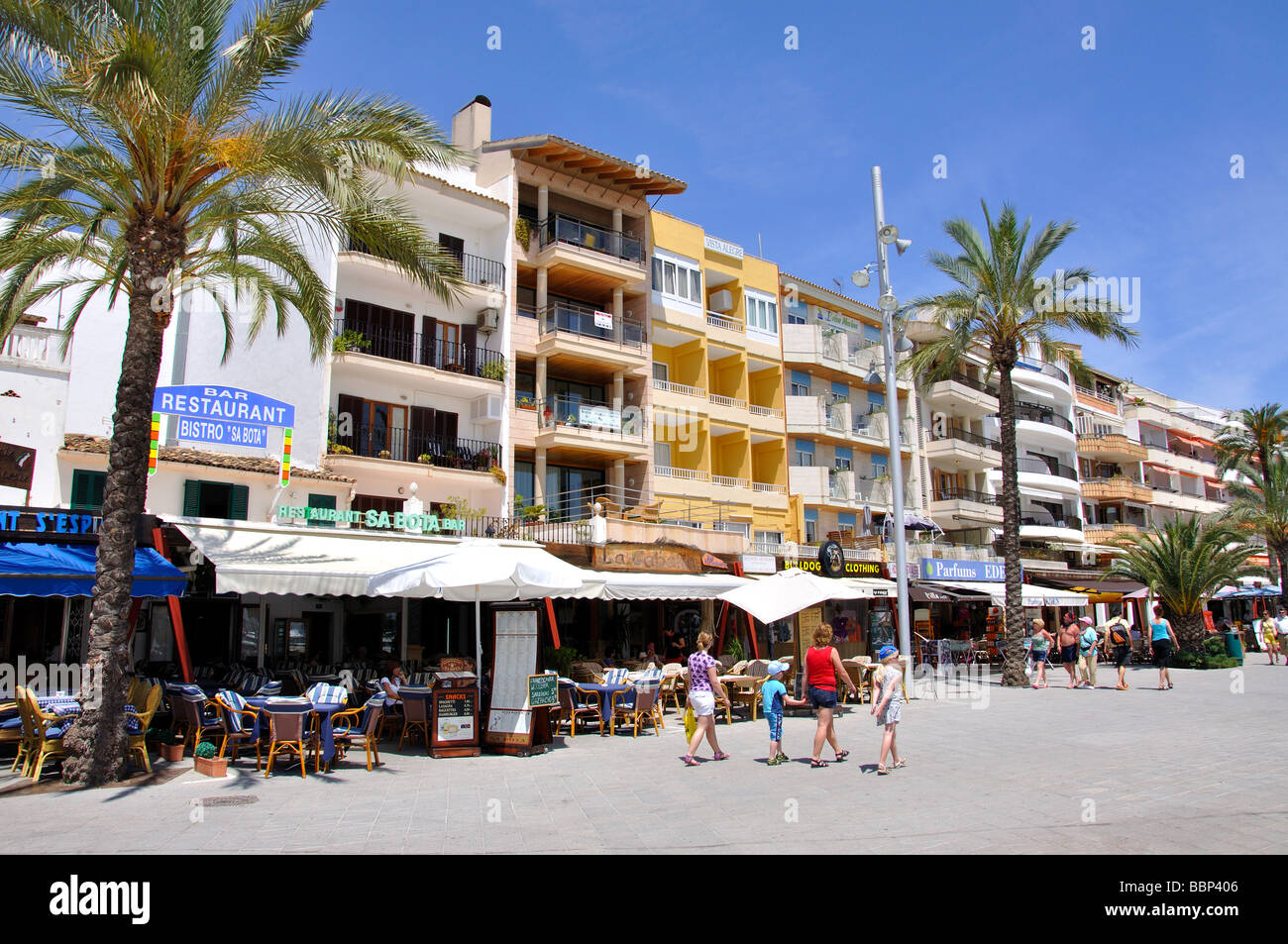 Promenade de la plage, port d'Alcudia, Mallorca Alcudia, municipalité, Îles Baléares, Espagne Banque D'Images