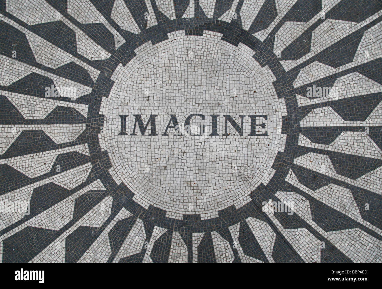 Le Mémorial de John Lennon 'Imagine' mosaïque de champs de fraises, Central Park, New York. Banque D'Images