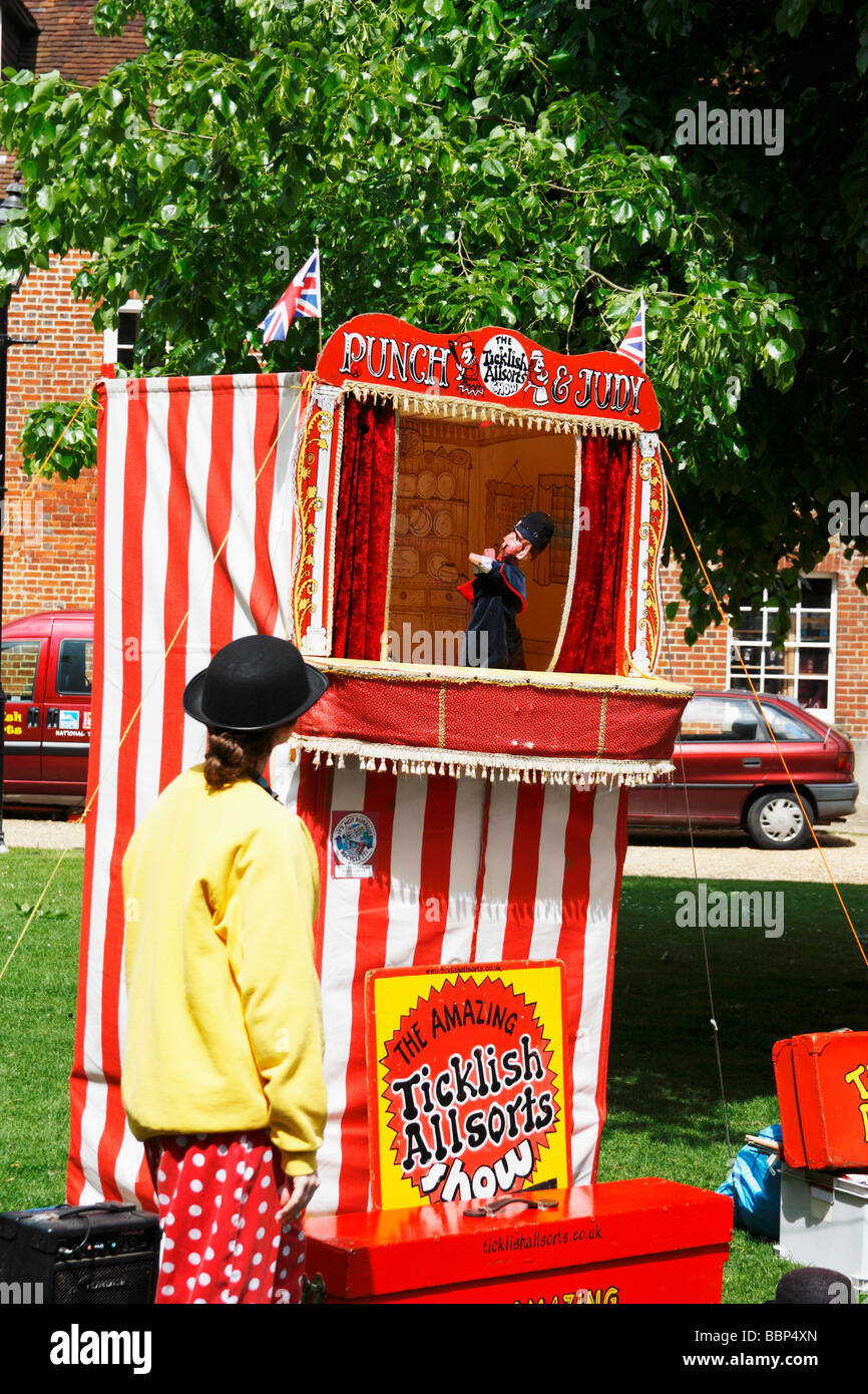 Punch et Judy show à Winchester, en Angleterre Banque D'Images