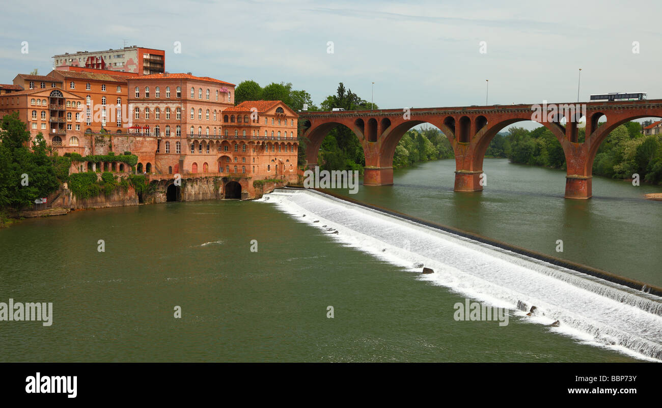 Pont sur la rivière Tarn Albi Midi-Pyrénées France Banque D'Images