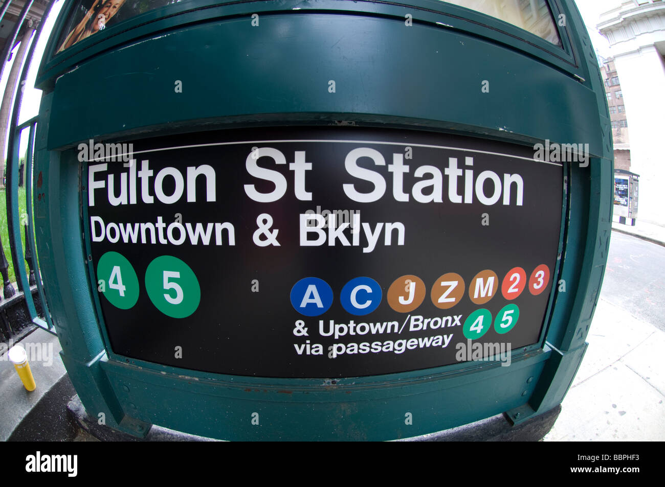 Entrée de la station de métro Fulton Street dans le centre-ville de New York le dimanche 24 mai 2009 Frances M Roberts Banque D'Images