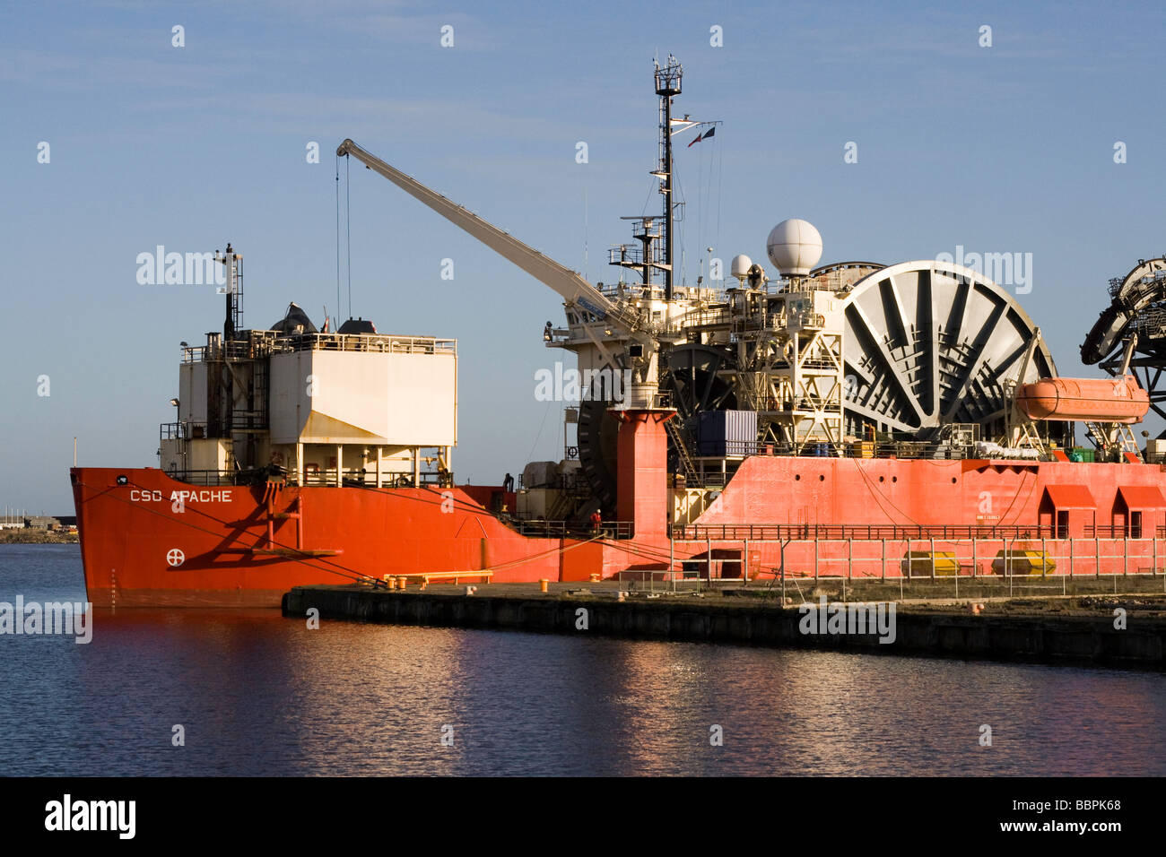 Une vue de la pose de câbles Apache osc en navire de Leith Docks, Édimbourg Banque D'Images