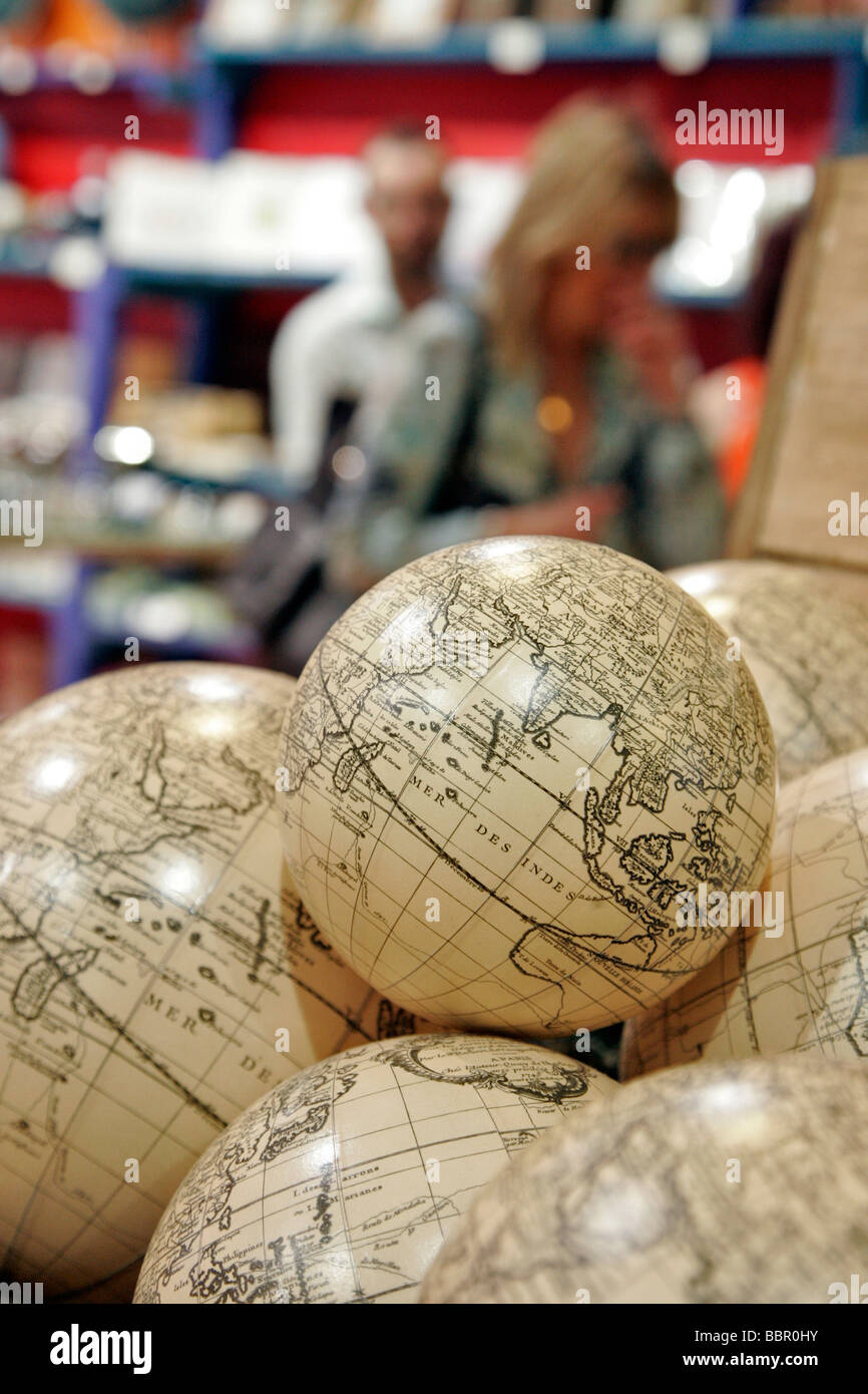 Carte du monde, GLOBE DE LA TERRE, LIBRAIRIE FOURNITURES de 'LA MUCCA', VILLE DE TOULOUSE, HAUTE-GARONNE (31), FRANCE Banque D'Images