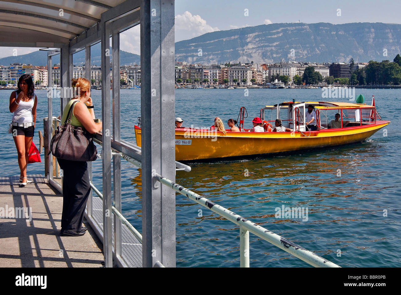 Bateau TAXI SUR LE LAC DE GENÈVE, GENÈVE, SUISSE Banque D'Images