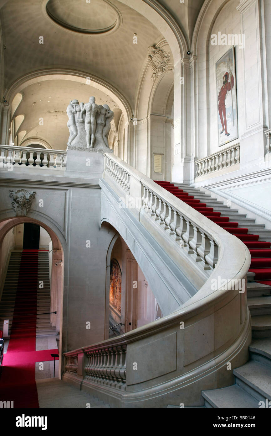 Escalier principal, MUSÉE D'ART ET D'HISTOIRE, GENÈVE, SUISSE Banque D'Images