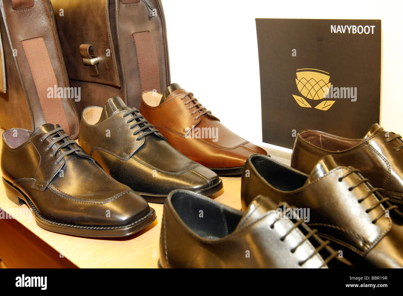 Magasin de vente de chaussures, 'NAVYBOOT", GENÈVE, SUISSE Photo Stock -  Alamy